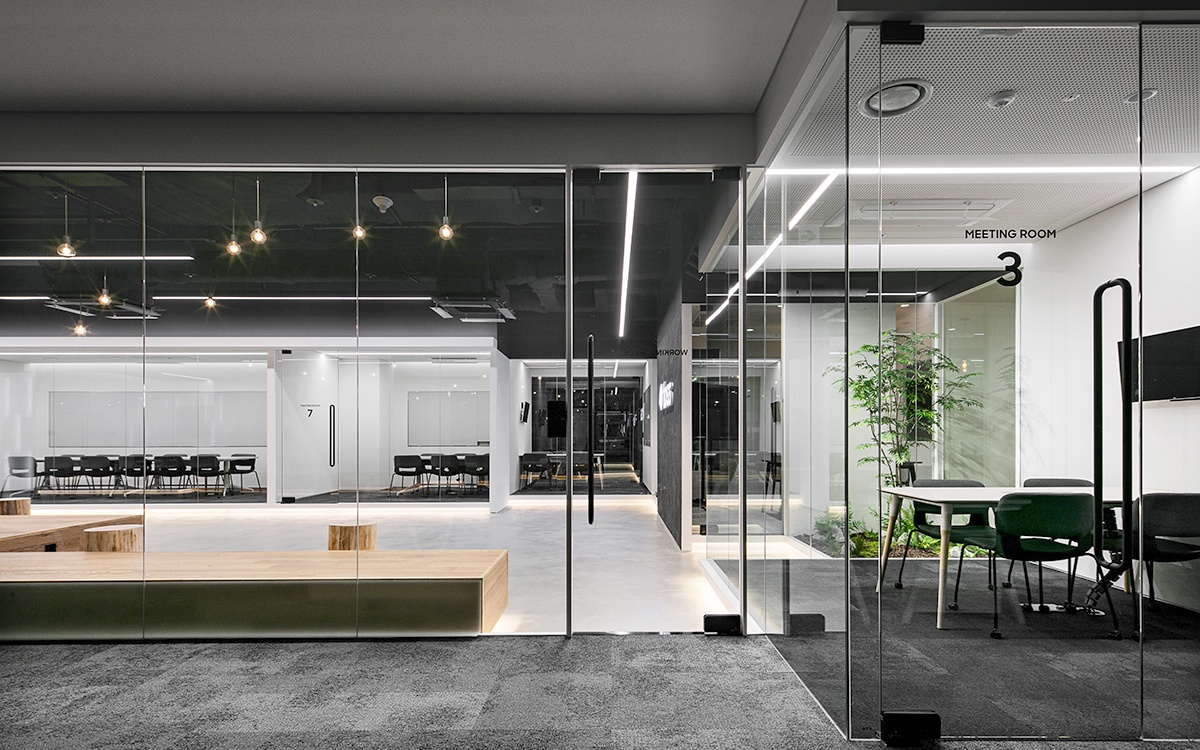 MEETING ROOM